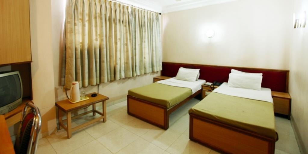 Hotel Prudent Vadodara Pokój zdjęcie