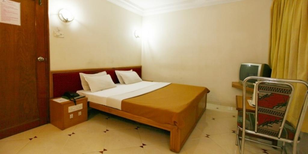 Hotel Prudent Vadodara Pokój zdjęcie