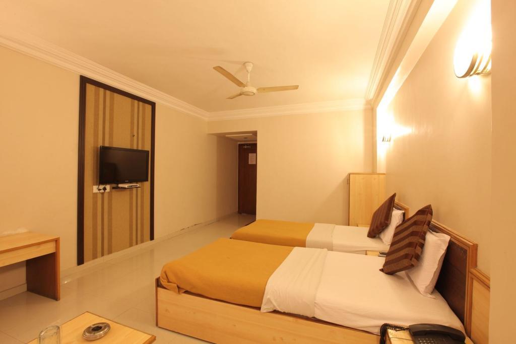 Hotel Prudent Vadodara Pokój zdjęcie